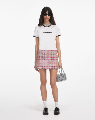 화이트 티셔츠 위드 엠브로이더드 로고